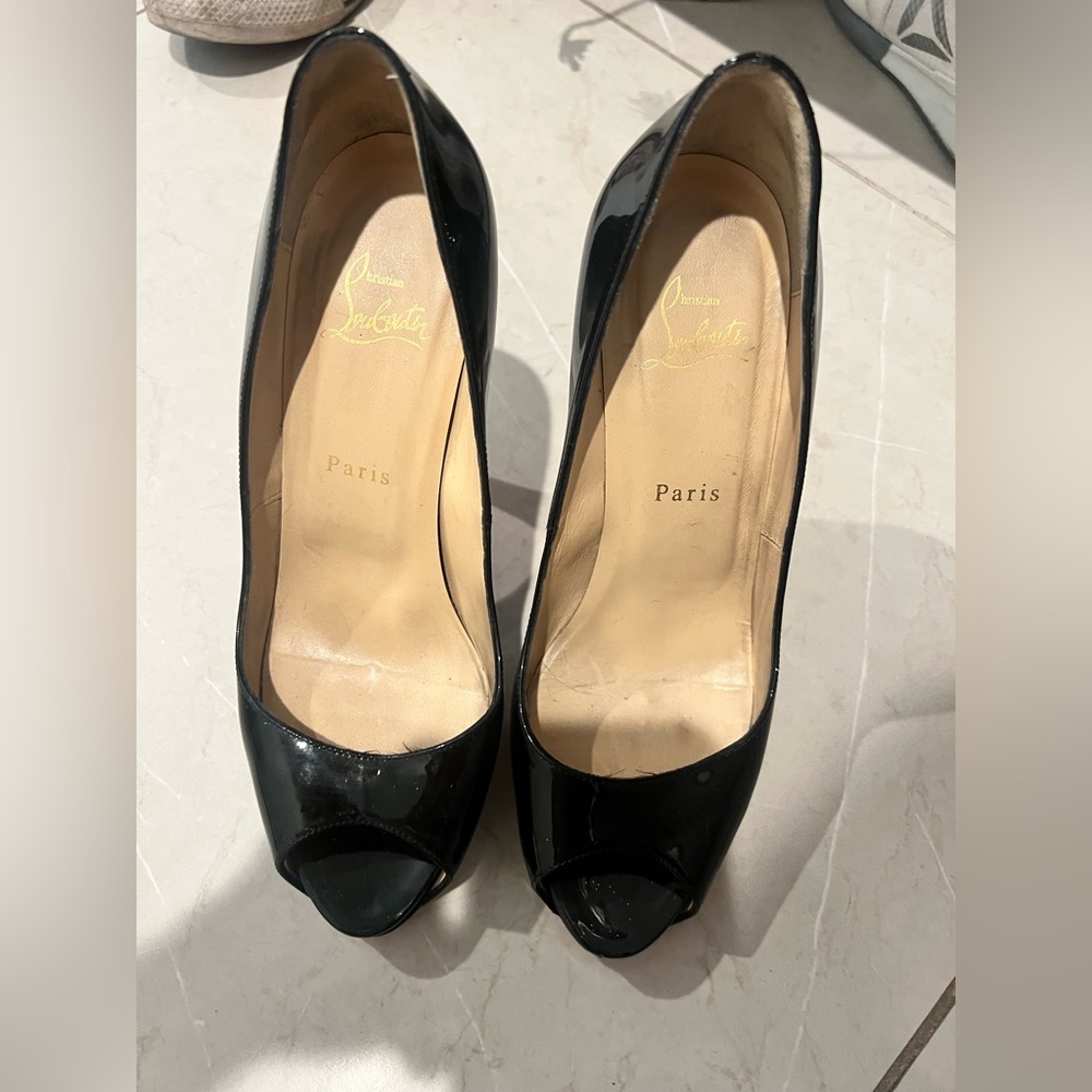 Christian louboutins Very Prive